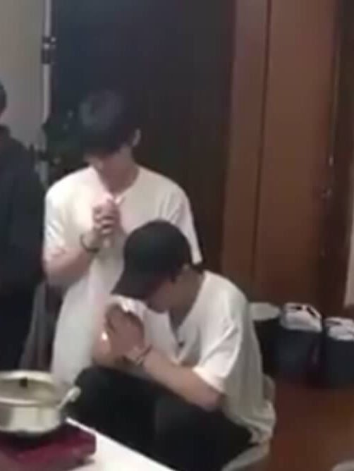 Double B just being dumb and dumber praying for Jiwon's cooking 