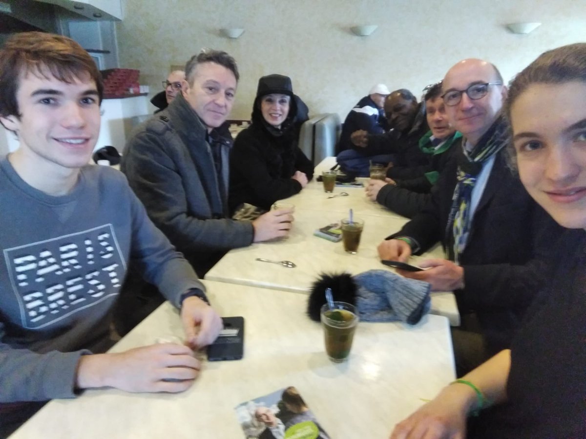 Au marché du Colvert, rencontres et échanges pour préparer l'avenir.
Amiens c'est vous !