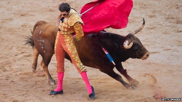 藤狐 紋章入り義眼の議員さん見てとある闘牛士を思い出した スペインでトップクラスの実力を持つ片目の闘牛士 フアン ホセ パディーヤさん この人 マジで凄い 片目失っても復帰したからね 強烈過ぎて忘れられん 藤狐 紋章入り義眼の議員さん見てとある闘牛士を思い出した スペインでトップクラスの実力を持つ片目の闘牛士 フアン ホセ パディーヤさん この人 マジで凄い 片目失っても復帰したからね 強烈過ぎて忘れられん