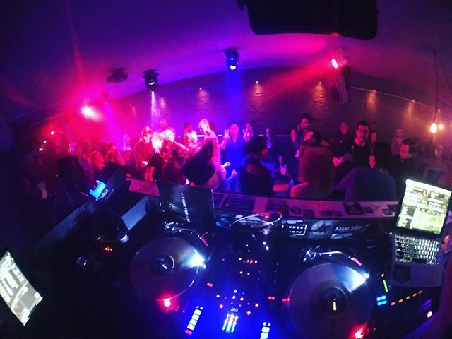 Till the morning light !! #bmau #djlifestyle #saturdaynight #turntablism #scratchdj #phasemwm #nativeinstruments #traktorpro3 #turntables #goodvibes ift.tt/31Zh1Qt