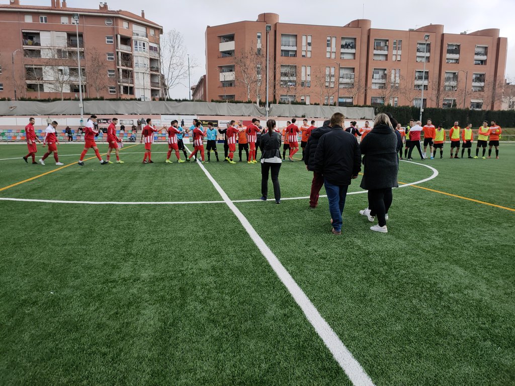 socmartafarres's tweet photo. ⚽ #Esport | Comprovem el bon estat de la gespa artificial del Camp de #Futbol Municipal La Creu: tot a punt per fer molts goooools aquesta temporada!
I volem sentir com l'afició crida ben foooort!! 👏
@sabadellenca_ue @sbdesport
#vamoslasaba #espiritusaba #SabadellÉsEsport https://t.co/wWloV8Avry