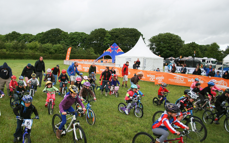 On their way to battle. Have you registered your little one for Mini Mayhem this year? Sponsor announcement coming soon. Go to entryhub.co.uk/2020-mountain-… to get your ticket and also register for Mini Mayhem, it's free! #MountainMayhem