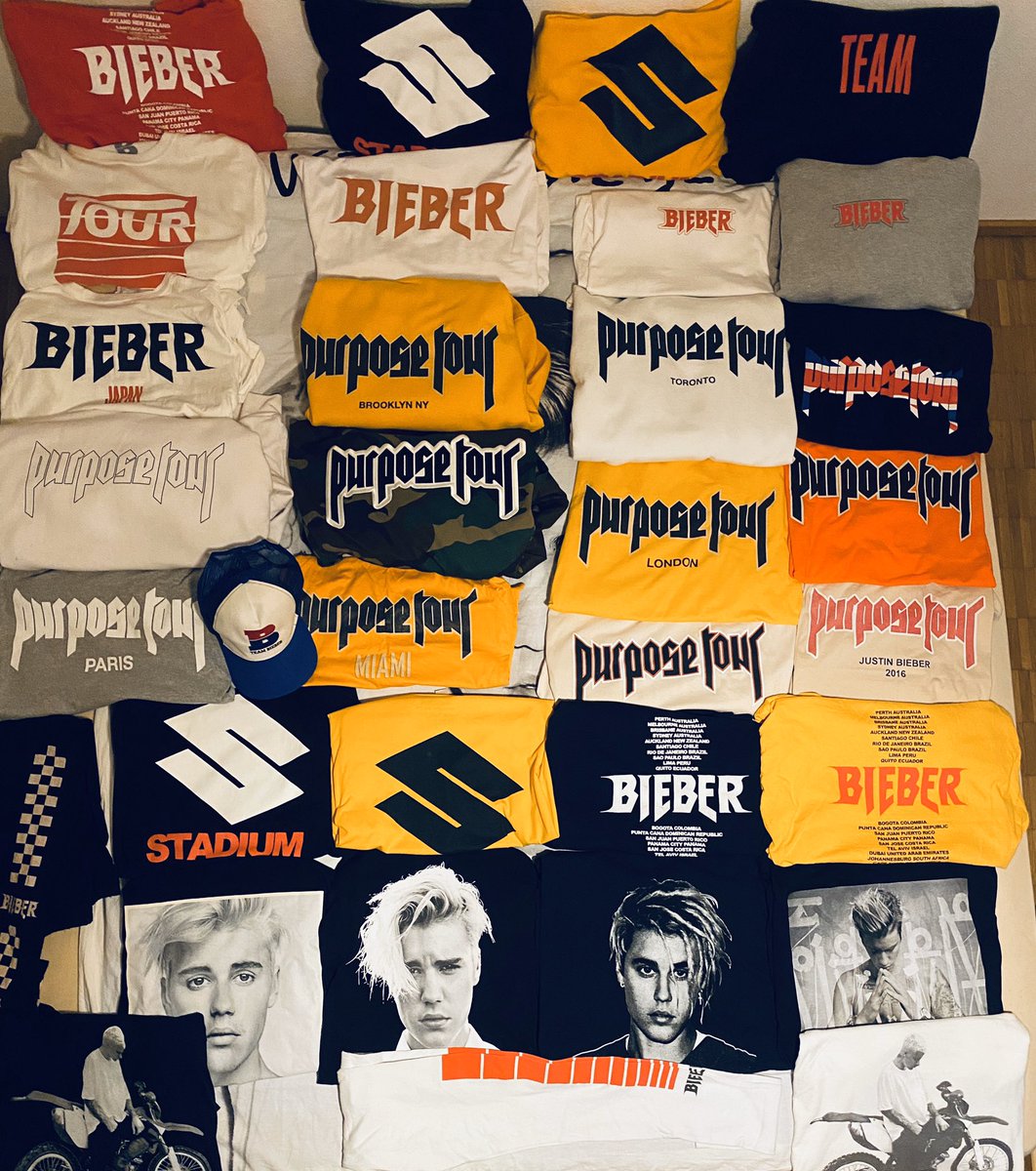 Justice28762906's tweet photo. My collection of BIEBER 

@justinbieber #purpose #changes #purposetour #purposetourmerch #JustinBieber #JustinBieberChanges #justinbiebermerch #purposetourmerchandasing #ChangesAlbum #belieber https://t.co/k9oiqOD4j2