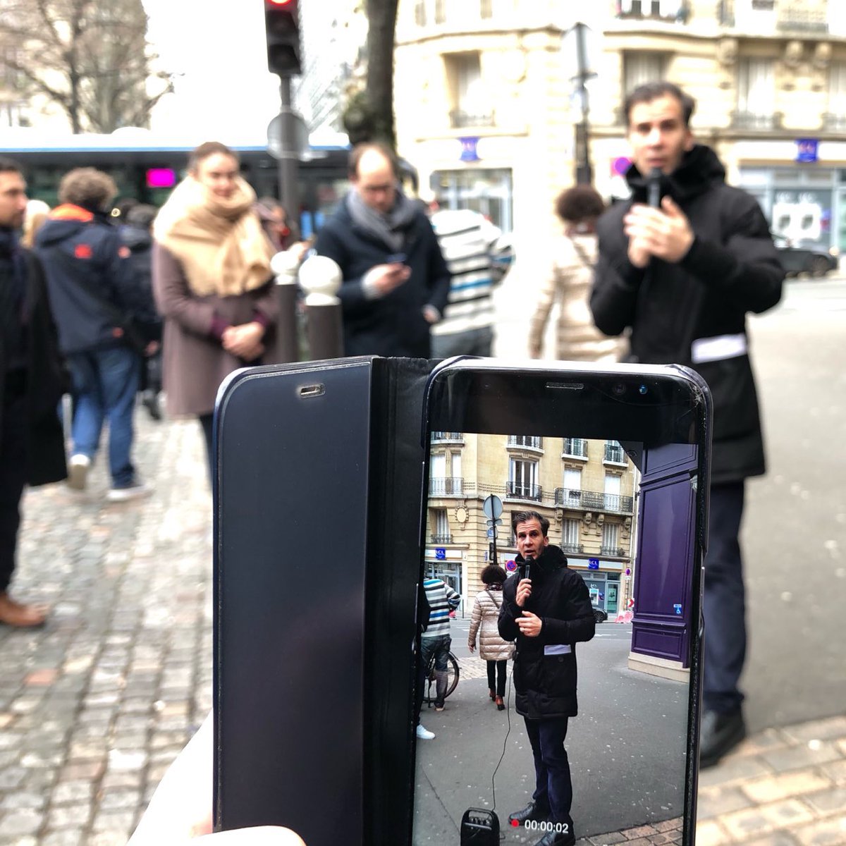 gaspardgantzer's tweet photo. Encore un beau débat avec les habitants du 15e ce matin à Convention. On recommence demain à Boucicaut à 18:00 🎤🎤🎤 https://t.co/SulGGnYMi8