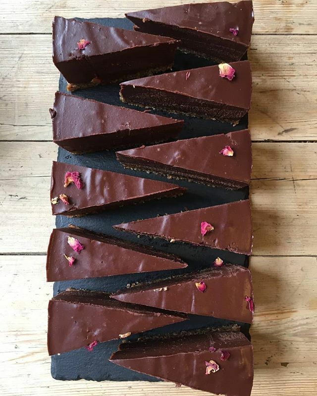 OffbeetRetreat's tweet image. Cake time!!
.
.
.
.
.
.
.
.
.
.
#offbeetwickham #offbeet #rawcake #cheesecake #vegancheesecake #vegan ift.tt/38y1bPm