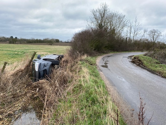 HaleswrthPolice's tweet photo. Another RTC (#Rishangles this time) where #Halesworth Officers spent time unnecessarily searching for vehicle occupants who had left the scene. Please let Police know if you've been involved in an accident where it's obvious we'll be trying to locate you to check you're ok. #187 https://t.co/bOdRV5APUL
