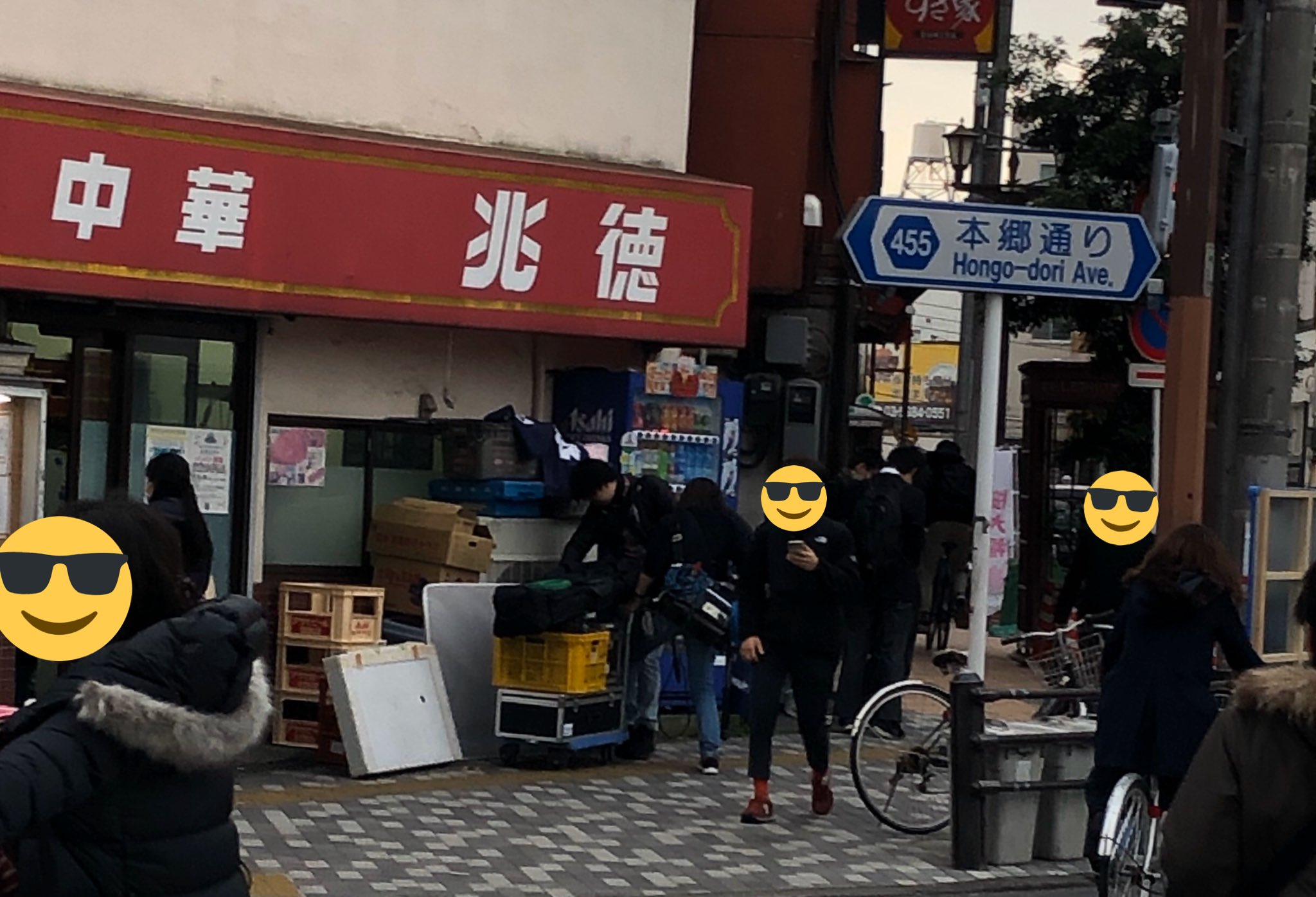 Jiyonsumisu 結局うちに荷物置いて近所ひとまわりしておなか空かしてから兆徳入ったよ はじめて名物の揚餃子 食べたよ すごくおいしい それになんかモスラの幼虫にそっくりな可愛い餃子の子がいたよ 昔は気づかなかったけど兆徳のカウンター上段って