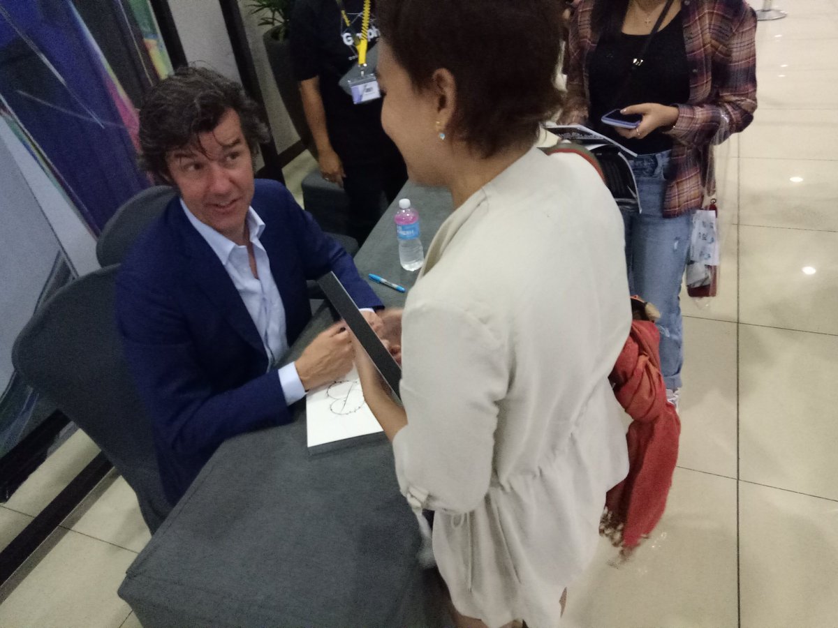 shellysoneja's tweet photo. Bought Sagmeister and Walsh's book on Beauty to have it signed by Stefan and we had a short chat about how both function and beauty (which was the topic of his talk) play their part in videogames. #graphika2020 #graphikamanila2020 #graphikamanila https://t.co/FF67zurfuE