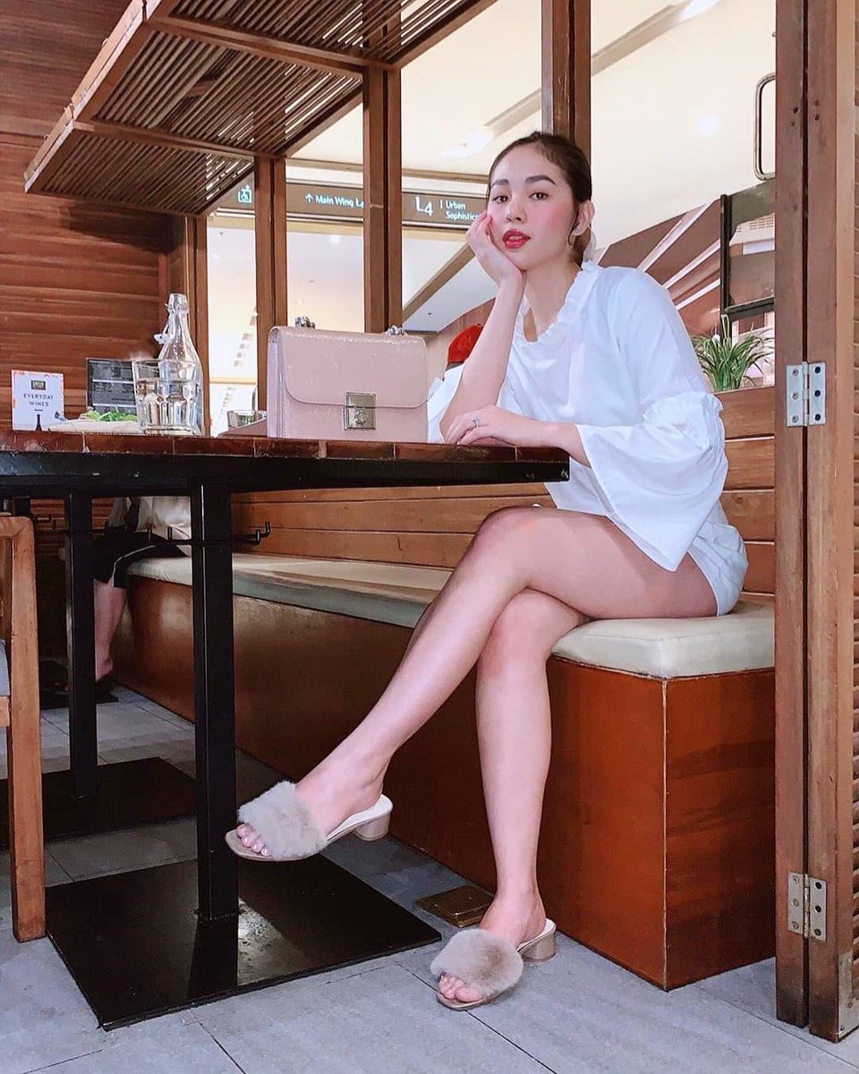 gibishoes's tweet photo. I love you bear-y much 🐻 Much love from @superjanella and her cute furry slides! #GibiShoes #AllSeasonAllOccasion #JanellaSalvador #FauxFur https://t.co/sQRFP2fMKO