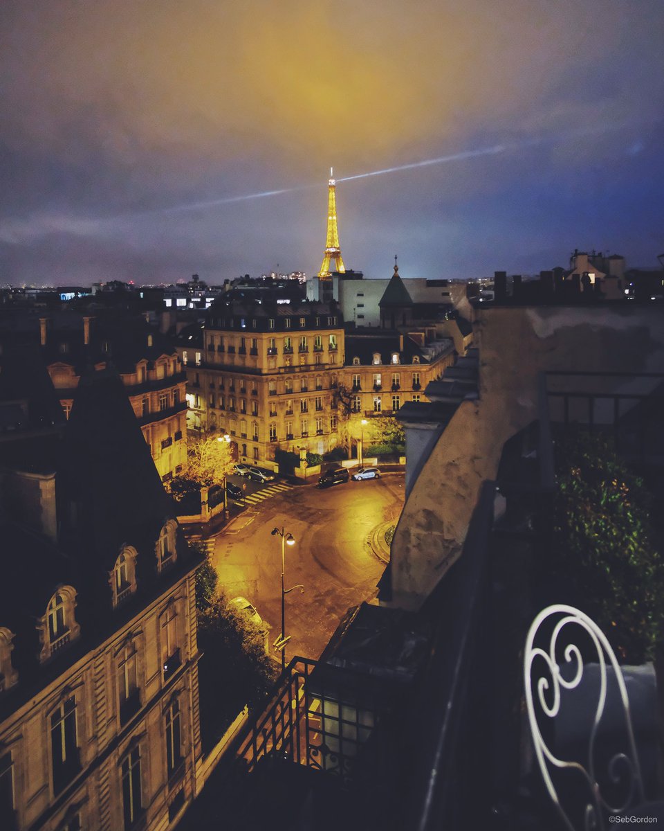 seb_gordon's tweet image. A night with a view✨
#paris #fujifilm #eiffelofficielle #hotelsanregis