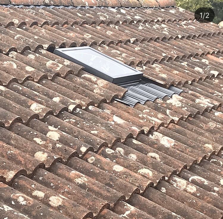 BowllerGroup's tweet image. Sun tunnel fitted to create extra light (misted glass not fitted in picture) #light #roofer #roofing #roofinguk #roofingchat #roofingcommunity #cambridge #cambridgeuk #sun #suntunnel #mistedglass #bowllergroup