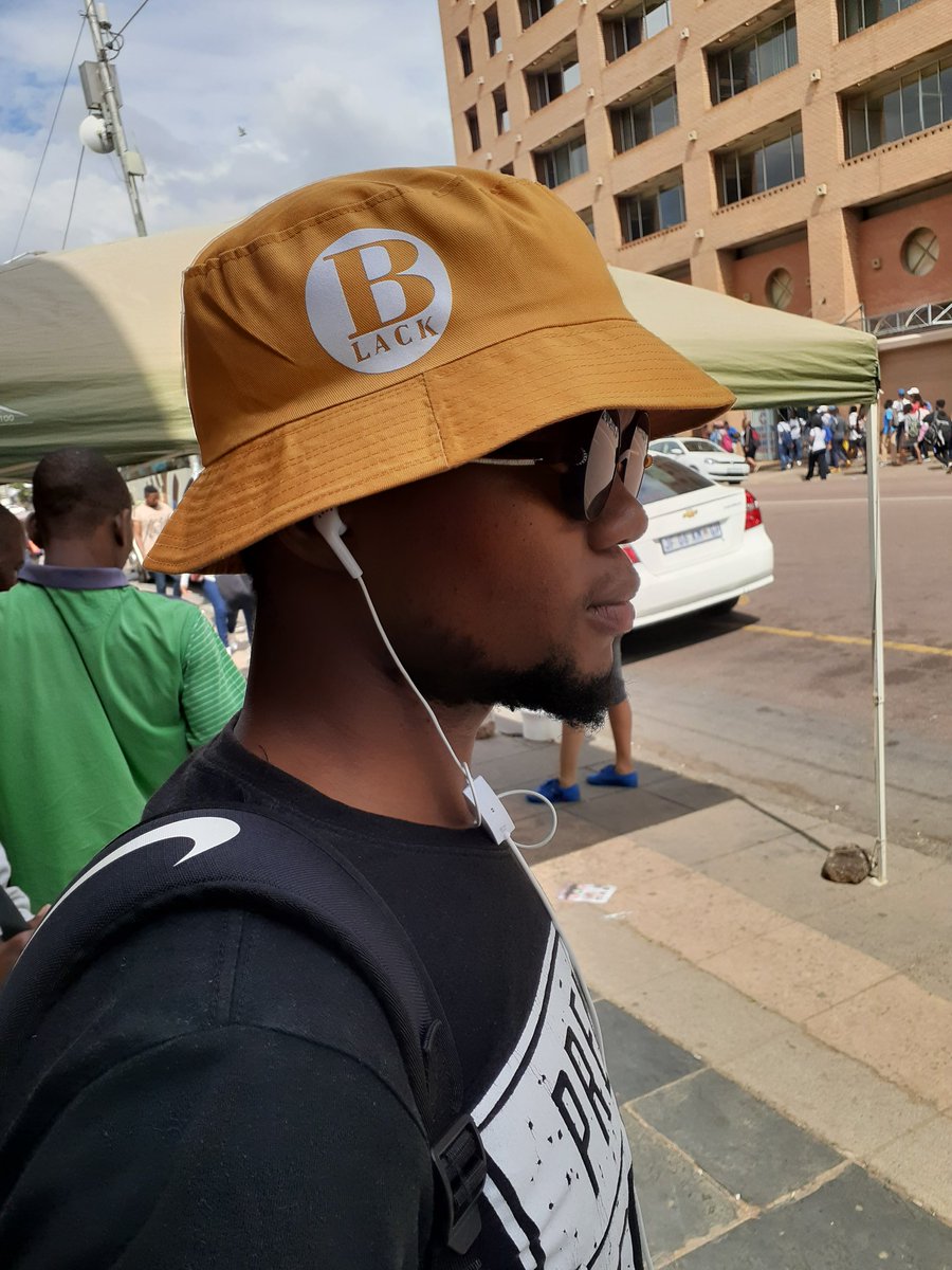 king bucket hat