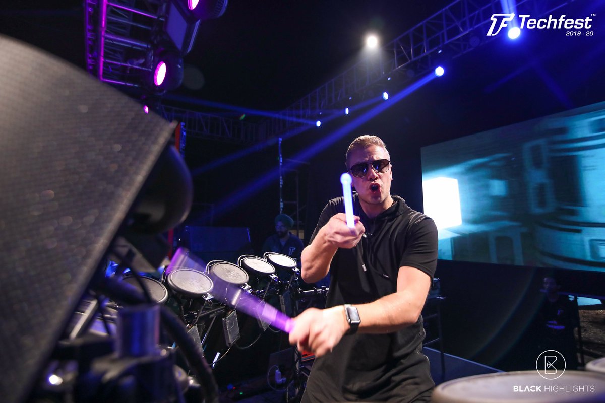 Techfest_IITB's tweet image. The Grand Finale of Techfest 2019-20: the #Technoholix Night was filled with nostalgia embedded within the trance lights and electronic beats!
And, of course, how can we forget the final fireworks dominating over the entire sky!
Relieve those memories!
#techfest2020
#techX