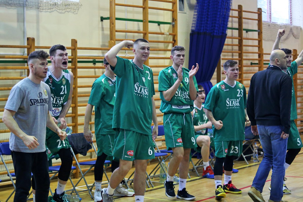 MaciejSzetela's tweet photo. Brązowy medal🏆#MPPU20PL🏆 dla Śląska!

@WKS_SlaskBasket vs @LWSK_Akademia 
87:70
📊https://t.co/K3026vikfF
@k7gordon 25/1/8
@K9Marchewka DD 17/10/2

💪#MłodośćIdziePoSwoje💪#U20PL
🏀Warszawa 15.02-16.02🏀 https://t.co/dwMRuY2qjB