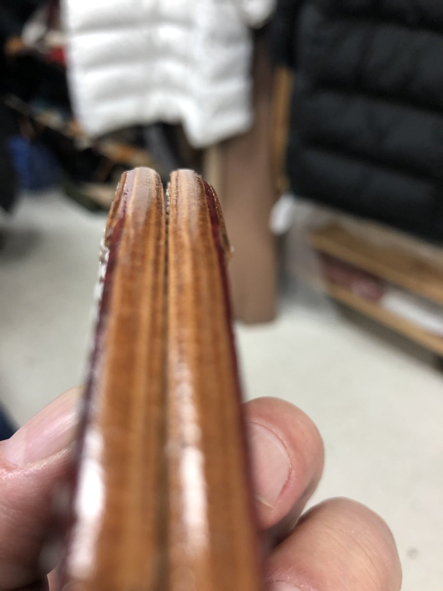 dewolfleather's tweet photo. 이리공방 코브라 우드슬리커
코브라 대가리 같은 나무로 가죽의 단면을 물에 적셔 문지르면 반짝반짝 광이 납니다. https://t.co/jfhNQGobrD