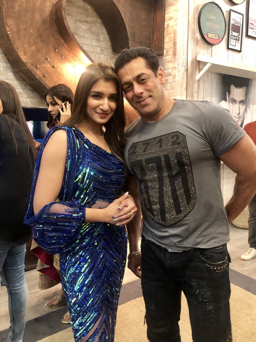 Shefali Bagga on Twitter: "My favourite @BeingSalmanKhan ♥️ So much of  respect for him 🙏 #salmankhan #biggboss13 #bigboss #shefalibagga… "