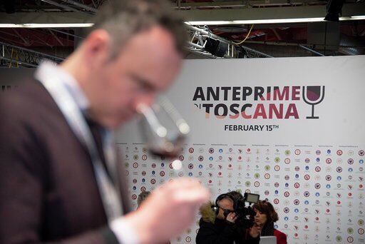 WineNewsIt's tweet photo. Anche #Frascole #ChiantiRufina 2018, #TenuteDiValgiano #Palistorti 2017, #Capitoni #Frasi 2016, #TenutaDiCapezzana #BarcoReale 2018 tra top assaggi de “#LAltraToscana” (#MaremmaToscana #Montecucco #Carmignano #CollineLucchesi #ValDArnoDiSopra #Orcia #TerreDiPisa #ChiantiRufina) https://t.co/ma2SXuaFZU