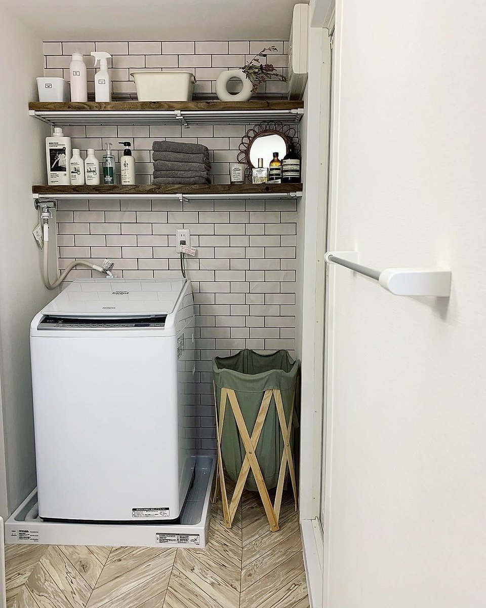 Mery V Twitter 簡単に雰囲気が変わる 模様替え術 1 壁紙 フロアタイルをチェンジ 2 ソファでお部屋を区切る 3 スキンケア類は 洗面所に移動 4 小物の収納は可愛く 見やすく 5 お気に入りスポットを作る 帰るたびにときめくお部屋を手に入れて お部屋作り