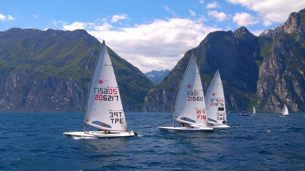 buildingwithu's tweet photo. How to fleet race https://t.co/6vlxc1DrfC https://t.co/eKMNUQxRR2