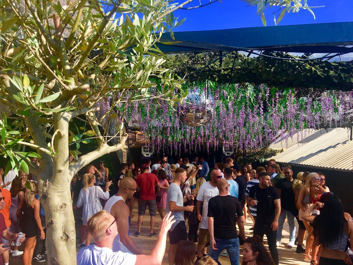 frequencymusic_'s tweet photo. This weather π§ has us dreaming of scenes like this up on our incredible roof garden! βοΈ #theroofgarden #birmingham #dimmish https://t.co/AM0Sl31GXG