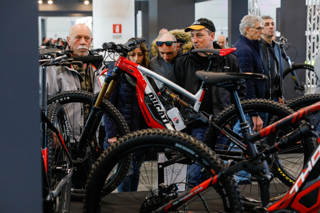 L'interesse per eBike Première? Altissimo, il pubblico si mangia con gli occhi ancora oggi le bici elettriche esposte...