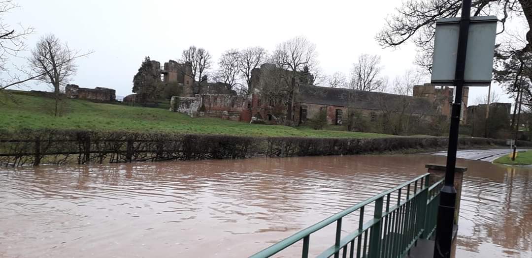 The ford in Kenilworth is impassable. please do not attempt to drive through it. Our crews are really busy and need to prioritise life risk calls. This also applies to other areas of the county where flooding continues to be an issue. #StormDennis

Photo courtesy of Eve Chantler.
