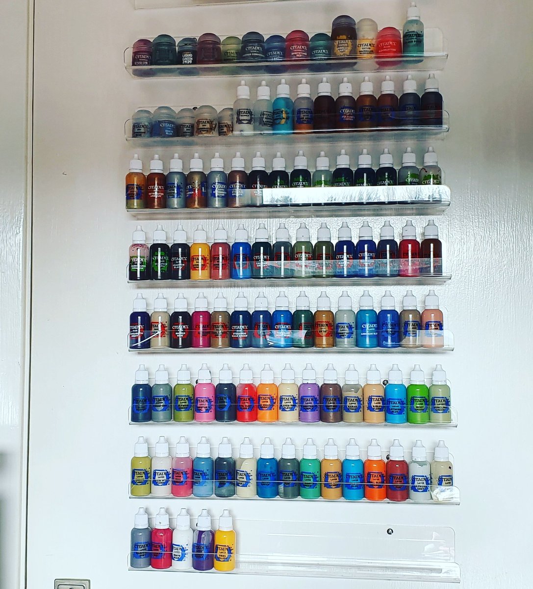 wolfmaskman's tweet photo. And all organized
Took about 8 hours to transfer them to the bed posts... But it's very satisfying

#citadel #paints #dropperbottle #organization #satisfying #hardwork https://t.co/hfx8CJttvd
