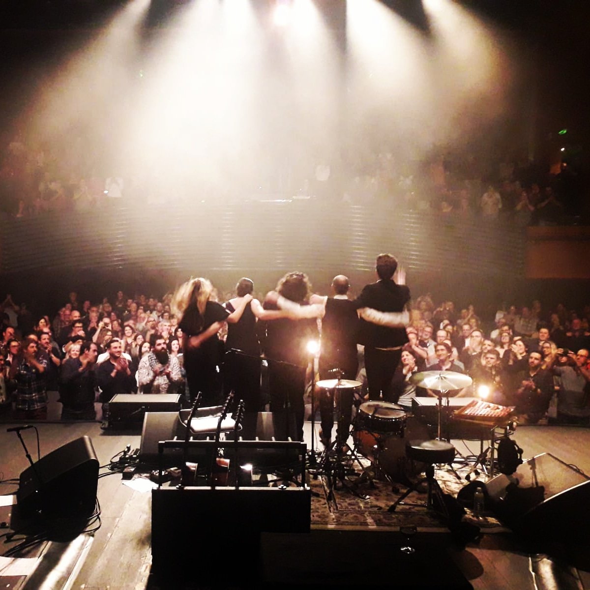 Fin de cette premiere tournee acoustique... Ca a ete enorme.. Merci a toutes et tous de votre soutien sur cet album acoustique..End of this fantastic acoustic tour packed and sold out.. Thank you... #brothersinideals.