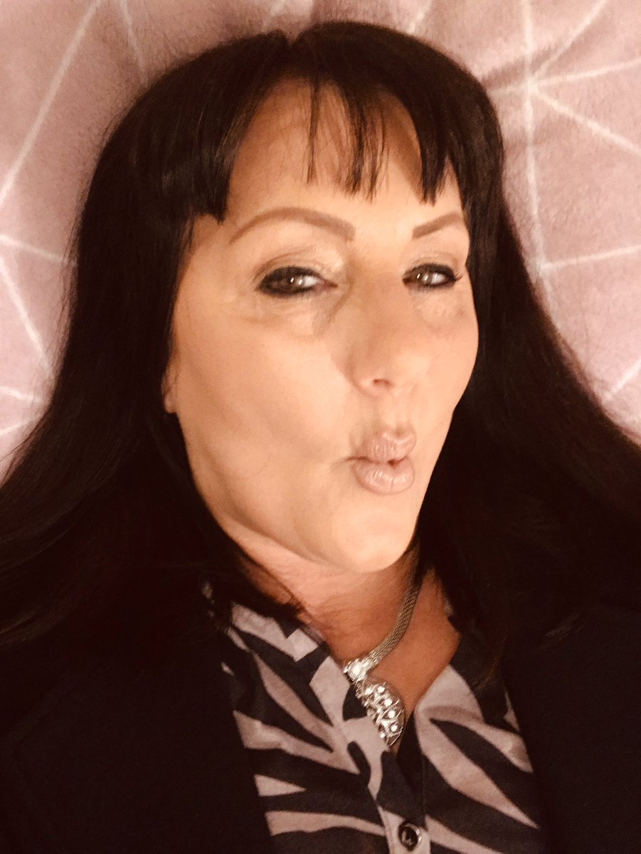 50bennett's tweet photo. I think I have mastered #conturing its all on the sucking in of my chubby cheeks lol 😂 only had 1 drink 🙈 honest https://t.co/EHDh7b0fQm