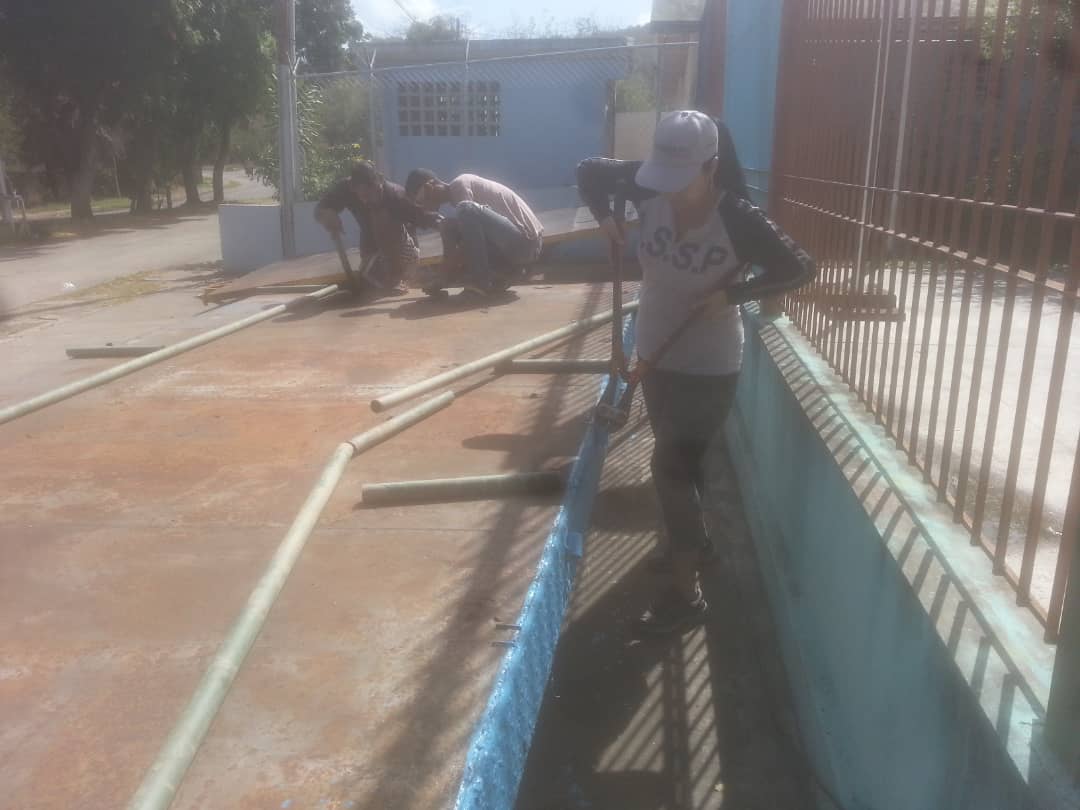 ceicerecitac17's tweet photo. 📌TRABAJANDO CON ESMERO Y DEDICACIÓN 👩‍🏭👩‍🔧 EN LA CARROZA DE CARNAVAL🎭 PARA REPRESENTAR CON ORGULLO NUESTRO CIRCUITO N°17👏 @MPPEDUCACION @educinicialmppe  @prensazees @PTMS_BERMUDEZ @maduro_en @aristobulopsuv @ceicerecitac17 https://t.co/zCmZ1gdbzD