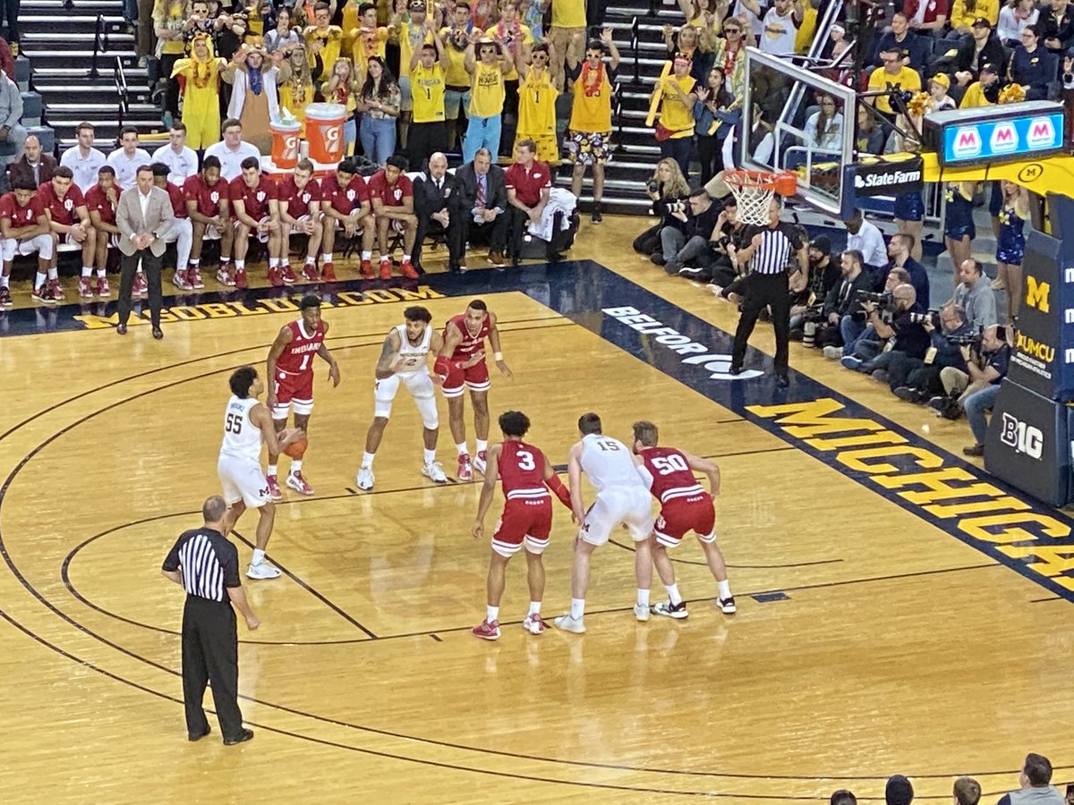 QuinlanPhillip's tweet photo. 49 years later brother-in-law, Jim Papes, returns to the court he played the state championship for Freesoil High verse Covert (1971). Doesn’t get any better on a Sunday afternoon; family and U of M Basketball 💪. #FTTTP #freesoil https://t.co/872qK372aQ