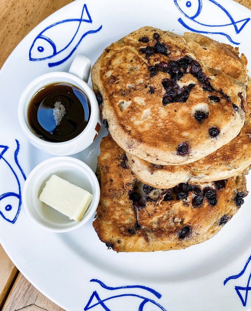 Sundays are for eating blueberry pancakes at #Hedleys 🥞 #WestHollywood 📷: <a href="/grubshots/">grubshot</a>