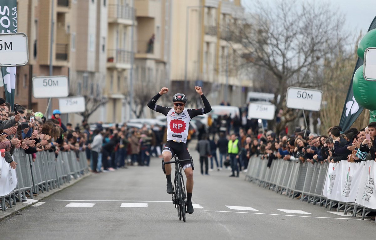 COPEDBVVA's tweet photo. El dombenitense @AlbertoGallego_ regresa con victoria en la  Prova de Abertura de Portugal - Región de Aveiro.

Cuatro años después de su sanción el ciclista del Radio Popular ha logrado hoy su primer triunfo. 

Foto: UVP-FPC https://t.co/9WExBpCRiF