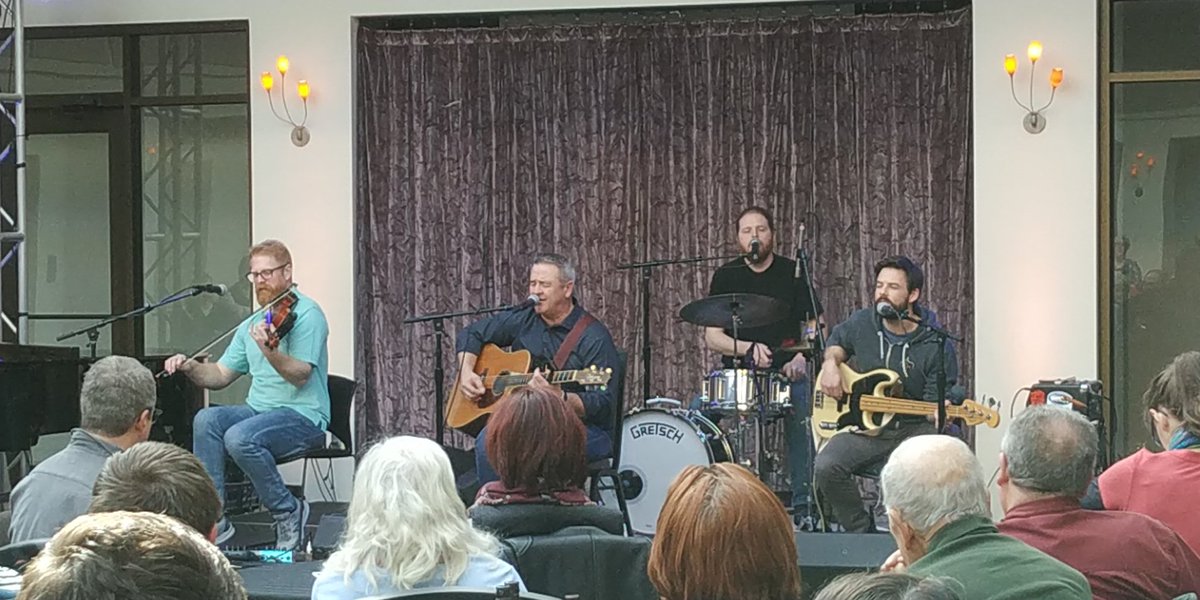 At The Ware Center with the @glengarrybhoys 
#roseandshamrock