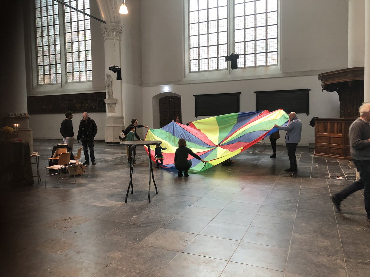 nicovansplunter's tweet photo. Vandaag heeft @Protestants070 laten zien wat er in de stad voor moois gebeurd aan missionaire initiatieven. Decor van #congrestival was #GroteKerkdenHaag. #creatief #vernieuwend #inspirerend #aanstekelijk met #markt #workshops en #slotvieriering https://t.co/u1kkvK79lA