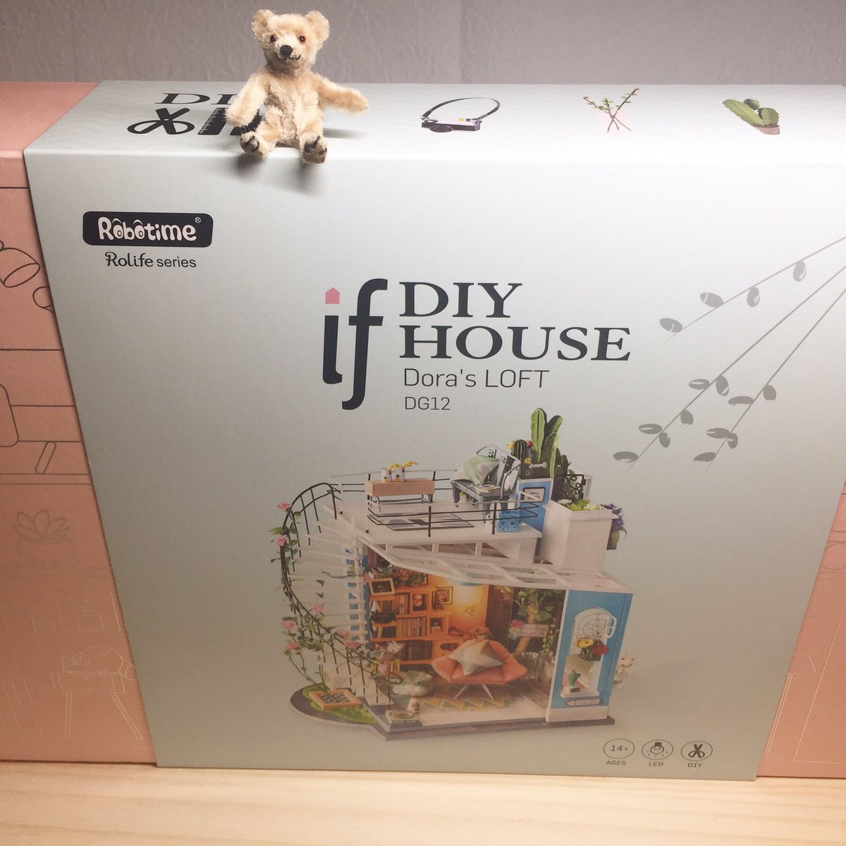 NaemaDiy's tweet photo. くまちゃんの家作ります！
階段が面倒な予感…

#ミニチュア #手作り #ドールハウス  #ミニチュアハウス #ミニチュアドールハウス #miniature #miniaturehouse #handmade #dollhouse #diorama #手作り雑貨 #diy #miniatures #手づくり #ものづくり #dollhouseminiatures #ミニチュアキット #DIY https://t.co/XeEksQE2Xl