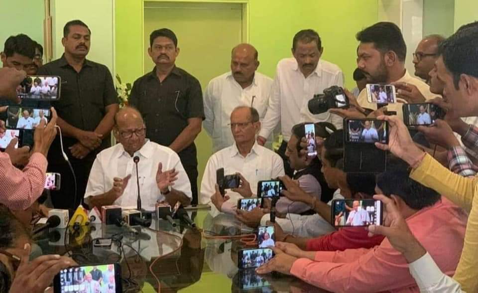 iShitalPawar's tweet photo. सुचवा कॅप्शन!
@NCPspeaks @PawarSpeaks #SharadPawar #ChangingMedia #MoJo #MobileLegends #म #मराठी https://t.co/9DdpQPif1I