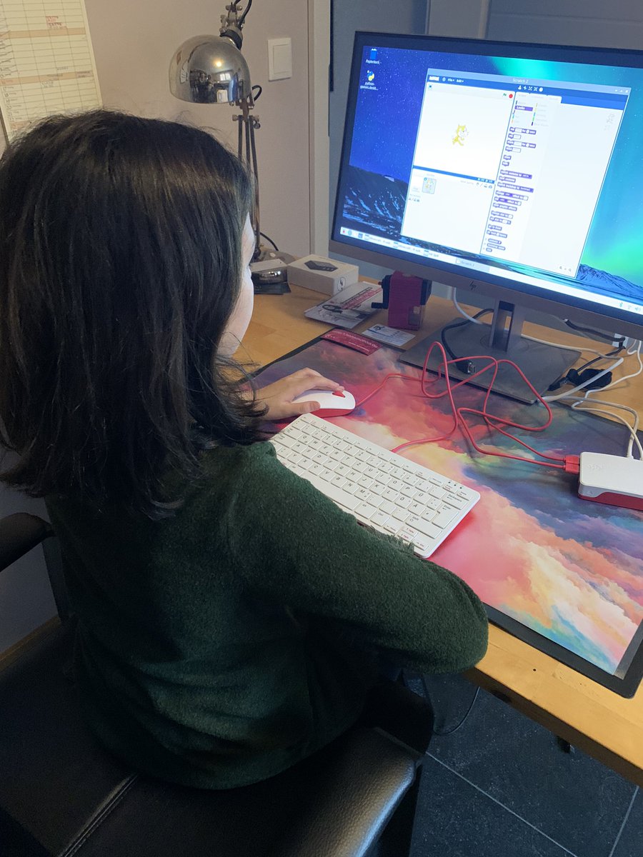AMaragopoulou's tweet image. Sundays are Developer Days for the family. After some classical music at the Tonhalle Düsseldorf what better than a bit if Scratch or Python?
#iwillnotstop #programmingkids