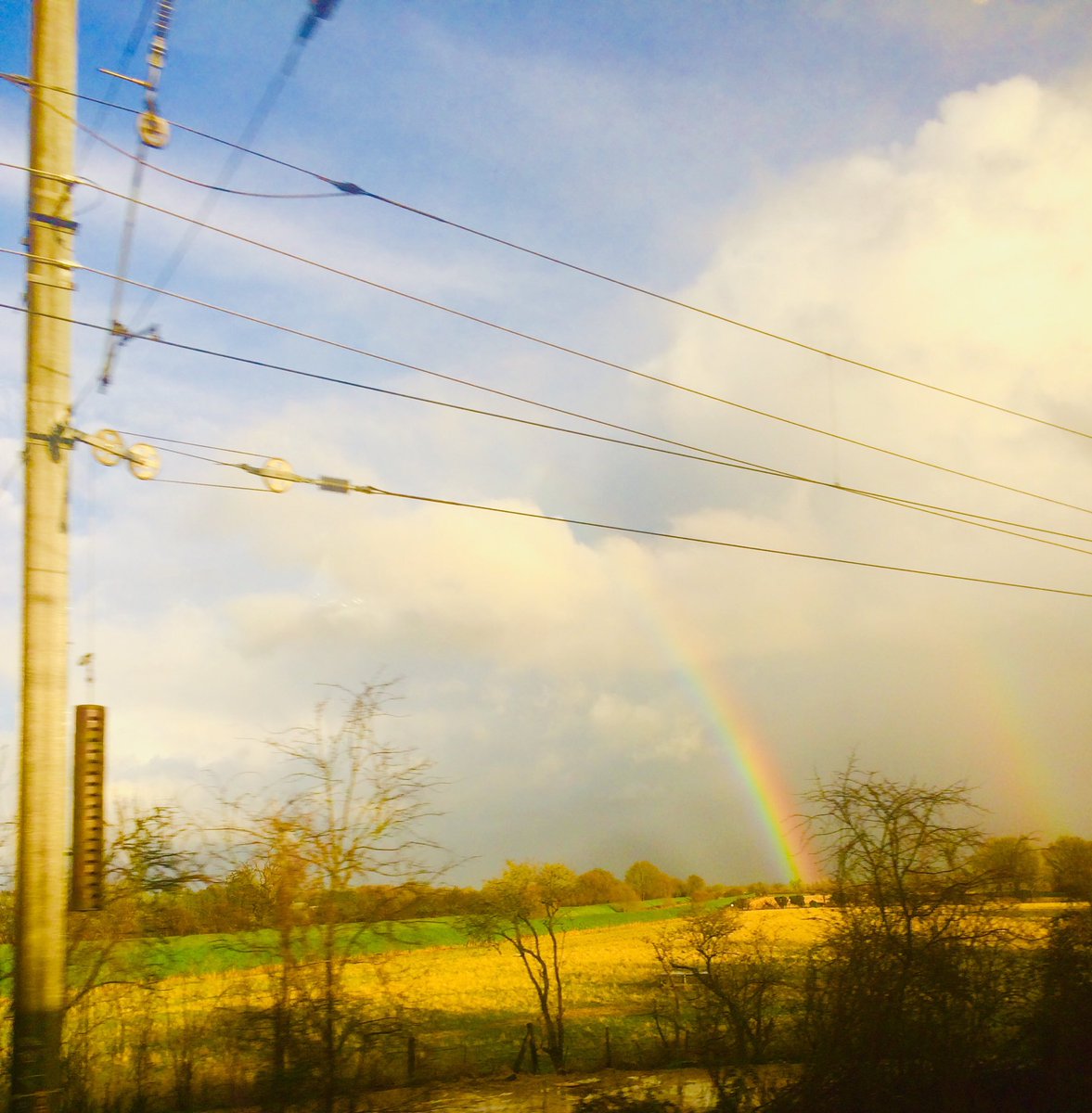 Post #StormDennis #rainbow on the East Coast line this afternoon ⁦<a href="/LNER/">London North Eastern Railway</a>⁩ 🌈