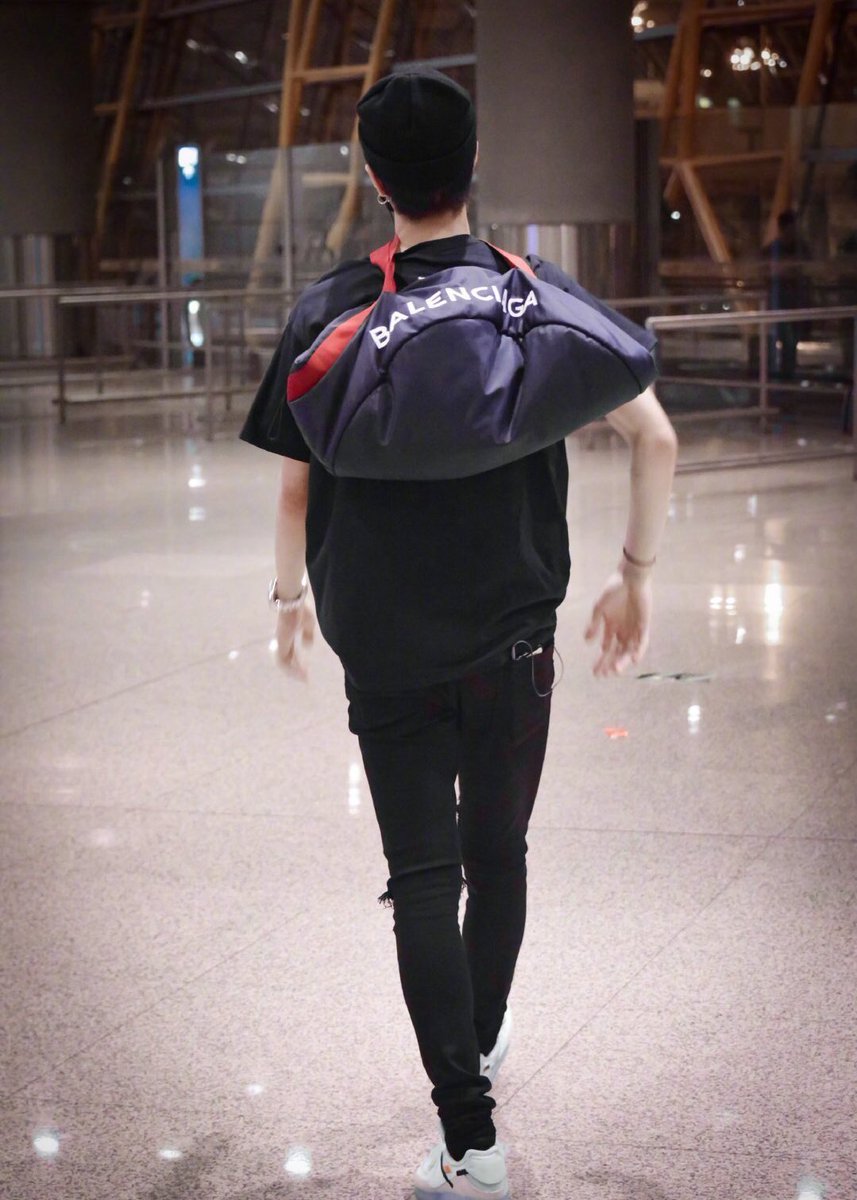 9. when yibo made this ridiculous fashion statement (yes, that’s his balenciaga bag around his neck)