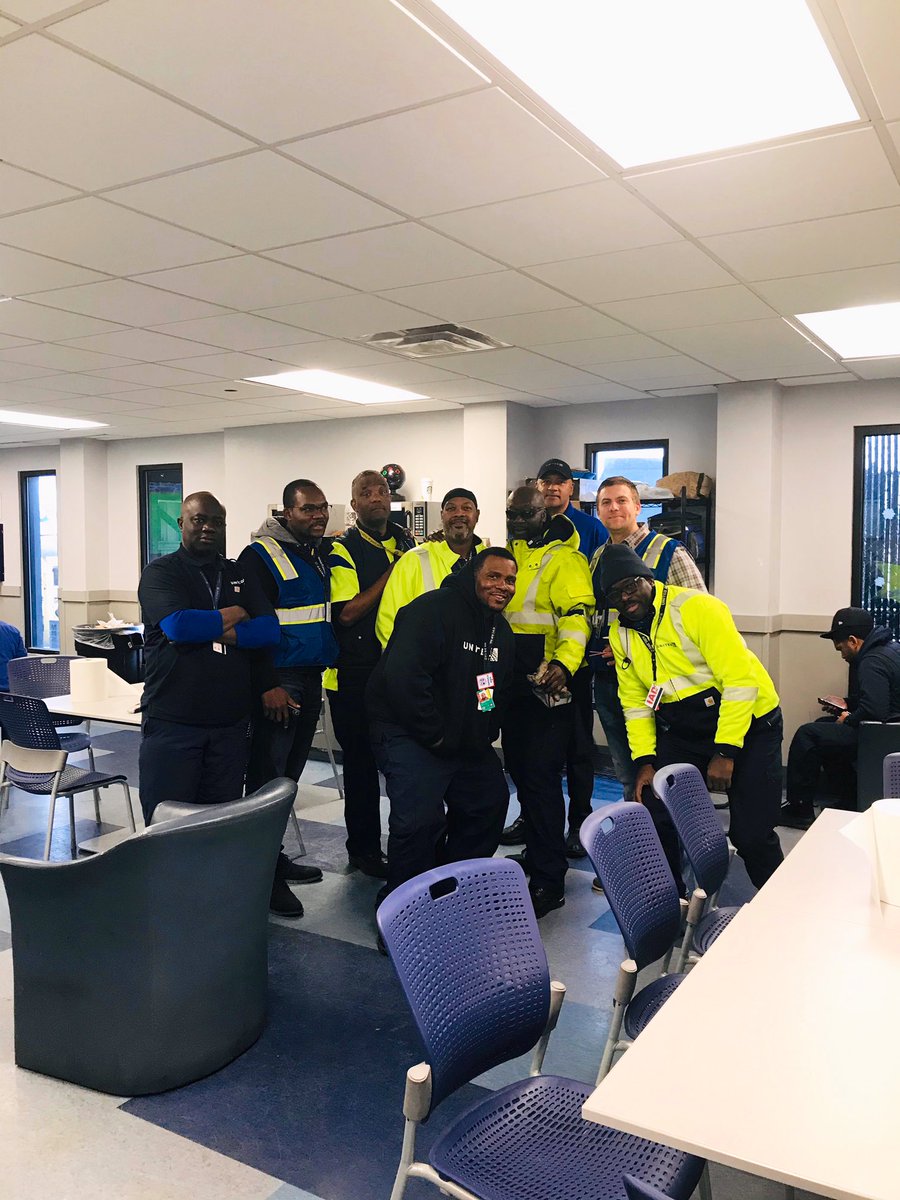 HendyGeorge's tweet photo. We spend about 90,000 hours at work during our lifetime, that’s roughly 10 years. Building positive #core4 interactions with our #BeingUnited coworkers makes difficult conversations less tense &amp; inspire others with your integrity in action. #OurPeopleAreTheBestPartOfUnited https://t.co/gKXXOheT8p