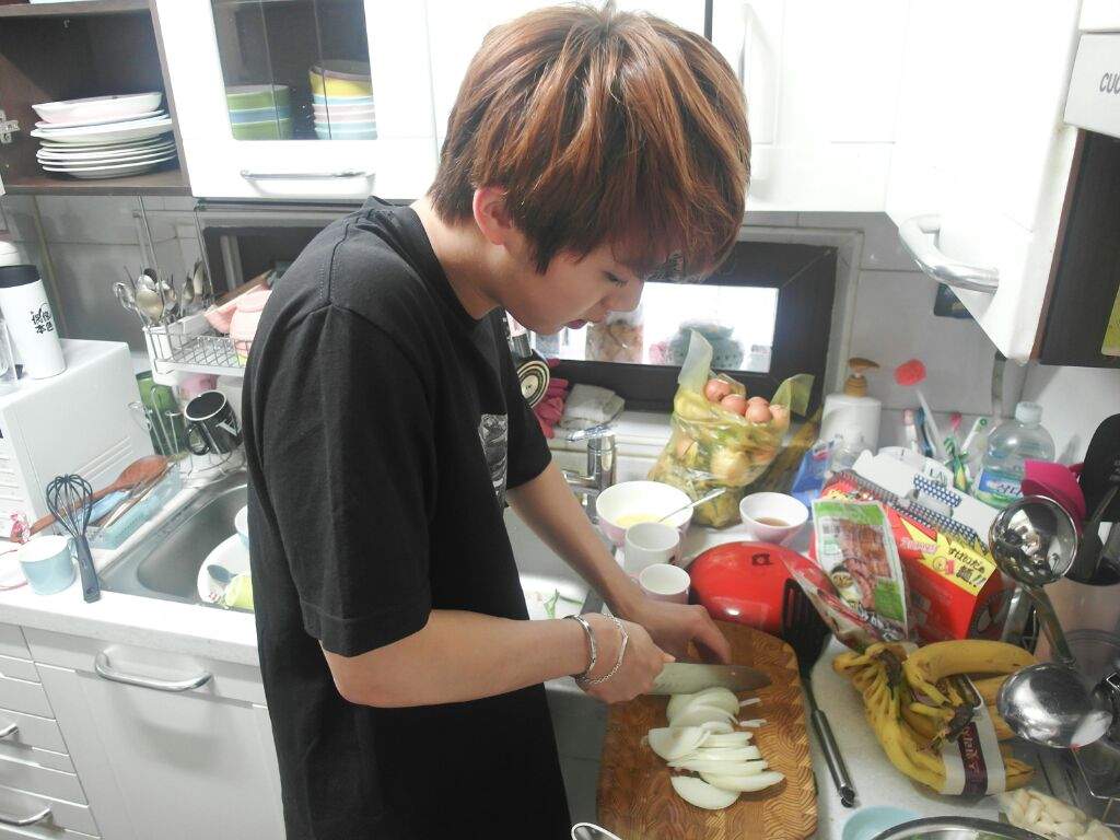 Capricorns are very discreet too in showing their emotions. As it is a sign the values hardwork and stability, you’ll know they’re interested if they try to subtly show that they’re responsible and that they can be someone you can lean on. A.k.a. Seokjin as husband material!!!