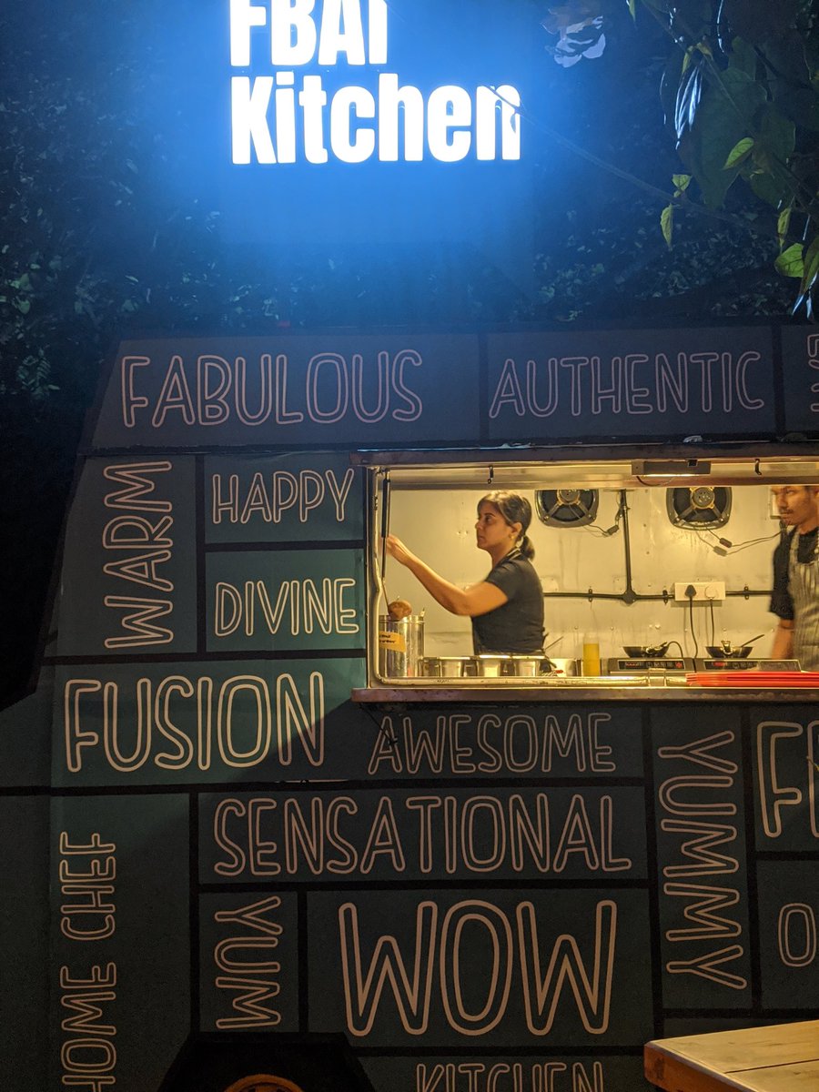 ChhotaRecharge's tweet photo. And finally the one empty truck at #BarBank that was driving me crazy has been claimed. And it's by #JyotiVishnani of @thefbai !
Decent food...Quite overpriced compared to the other trucks and I wish they would not use so much oil. But tasty and interesting. https://t.co/ZYdcaQ0V0I