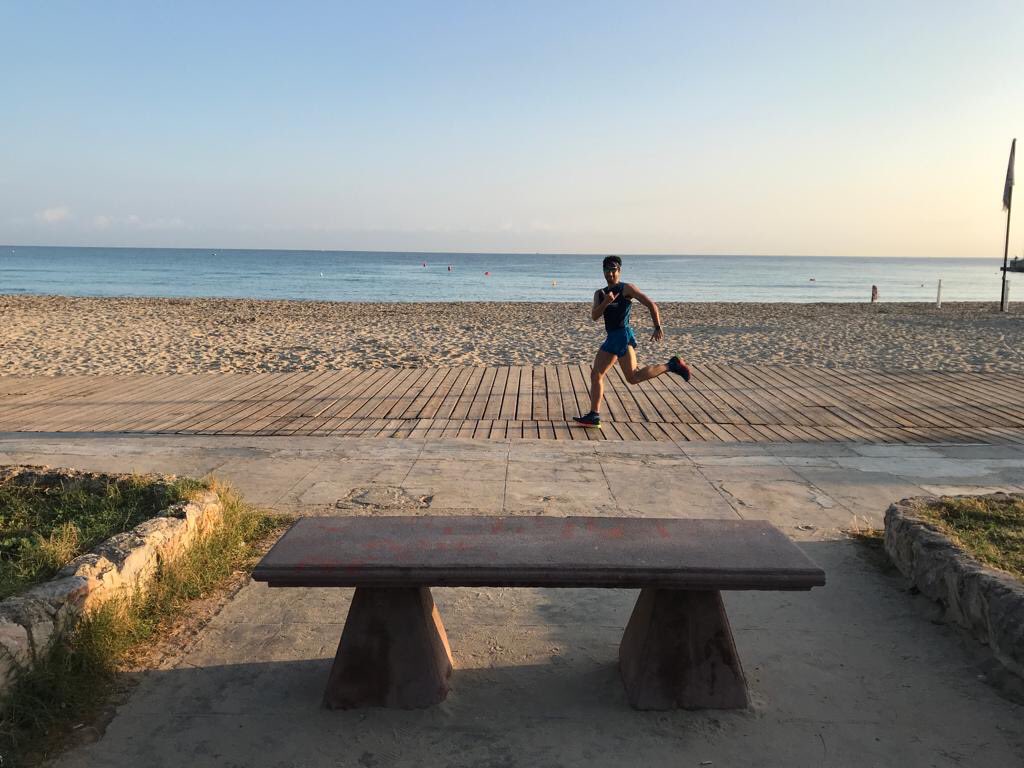 GiuppinoAsic's tweet photo. La sabbia umida del mattino scivola sulle mie scarpe,
con un movimento veloce e costante,
al ritmo dei miei pensieri e dei miei passi..
Mentre la scia mi seguiva...in quel mare silenzioso!
#ASICSFrontrunner #ASICS #ad #ASICSFrontrunnerItaly #IMoveMe #WinTheLongRun #RunKeeper https://t.co/dRqqD5YEWI