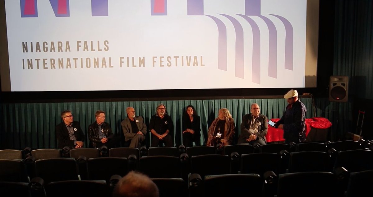 youtu.be/m8o2TpJ3SlA - Mark Hamill Surprise