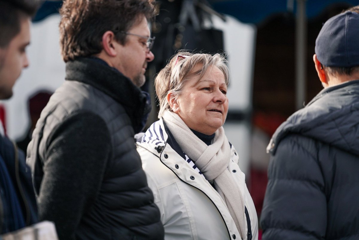 2020Krebs's tweet photo. Régulièrement, nous nous rendons sur le marché du Vert-Bois pour rencontrer et échanger avec les Bragards. Ce matin, nous avons poursuivi le dialogue et nous vous avons écouté.
#Municipales2020 #SaintDizier https://t.co/Q2d12ba8Hu
