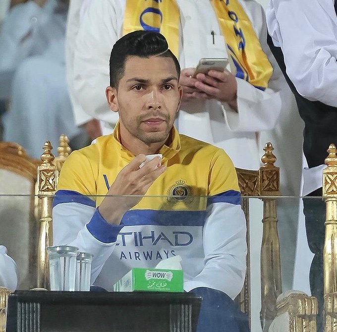 wa__ad11's tweet image. #كلنا_بيتروس
من يراه صيح الطواقي وضرطان يضع لايكات وريتويت🤝💙💛😂