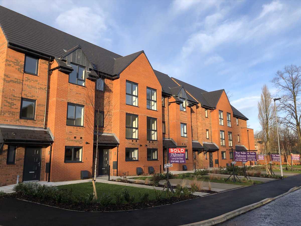 jpandbrimelow's tweet photo. We’ve now released phase 2 &amp; 3 at the fantastic Scholars Walk development in #Whalleyrange. Opposite @st_bedes_college and built by @LaurusHomes #newhomes #landandnewhomes 🏡💜💜🏠 To arrange a tour 📞0161 882 2233 or drop jack@brimelow.co.uk #newhomes #fourbeds #newbuild 📸 https://t.co/um05jDHk7m