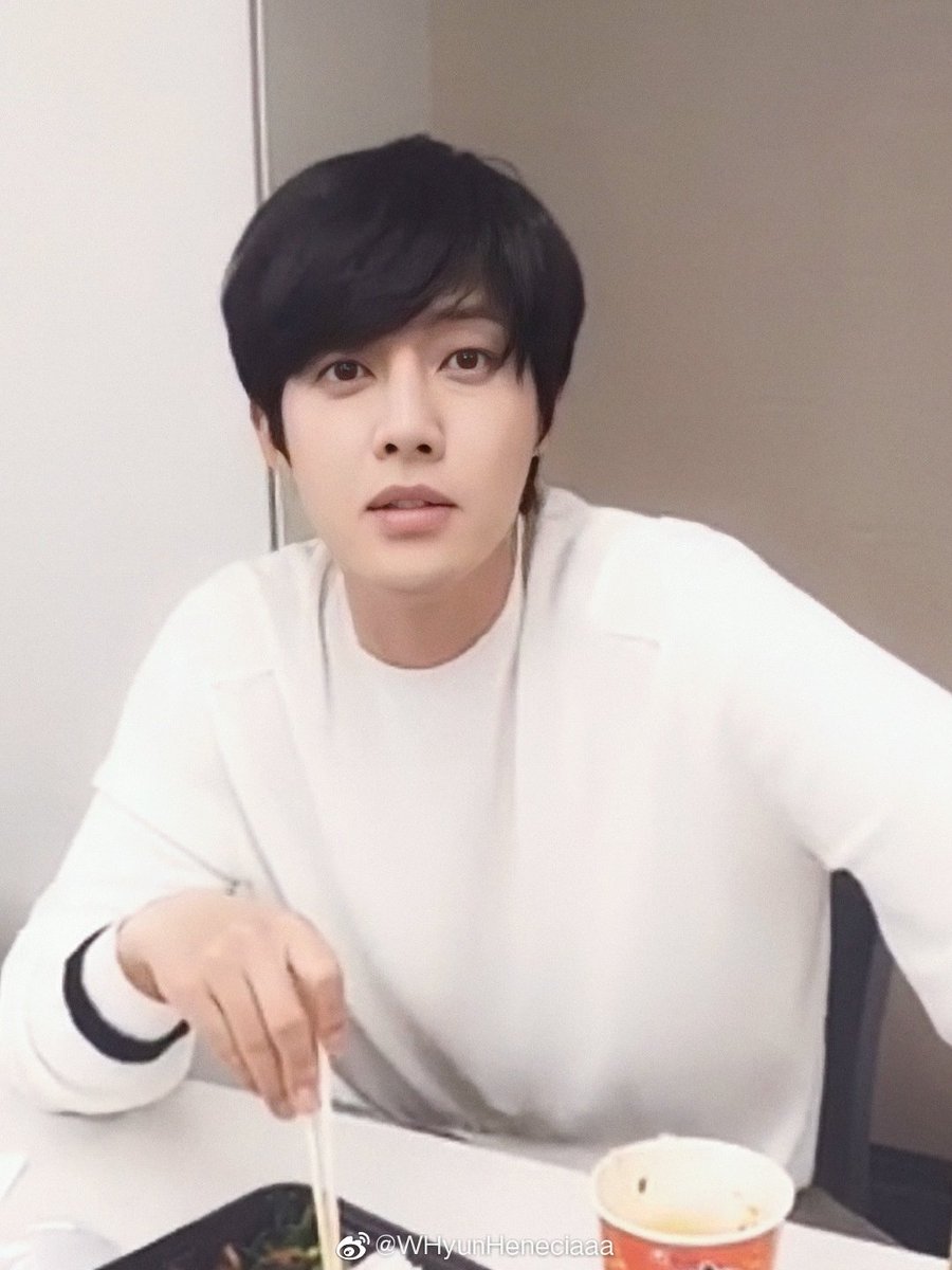 Enjoy eatingㅋㅋ 
#กินเก่ง #ทำหน้าพร้อมบวกเก่ง🤭
cr:WHyunHeneciaaa
#KimHyunJoong 
#김현중
#キム・ヒョンジュン