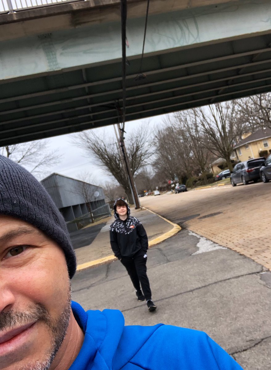 Himes412's tweet photo. Our #joggingbuddy today!
#Sewickley #FiveMile https://t.co/3jYg3ASNTe